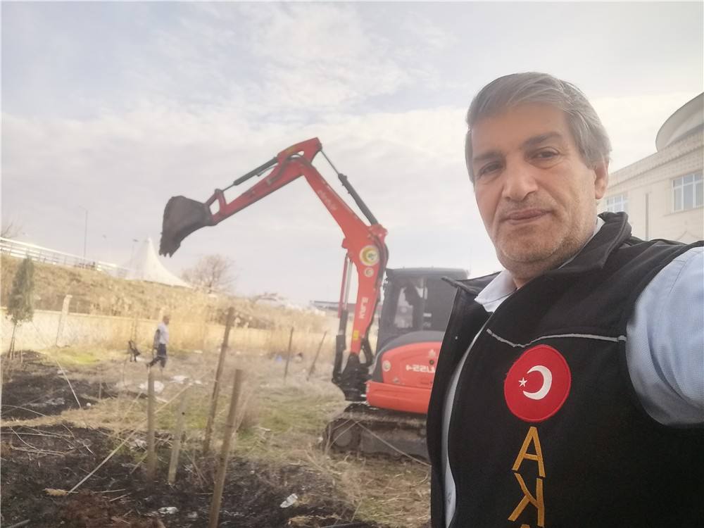 Gazi Yaşargil E.A. Hastanesinin Etrafına Sayın Vali Yardımcımız Fatih Ayaz ile Orman İşletme Müdürlüğüyle Hastane Başhekim ile Fidan Ektik