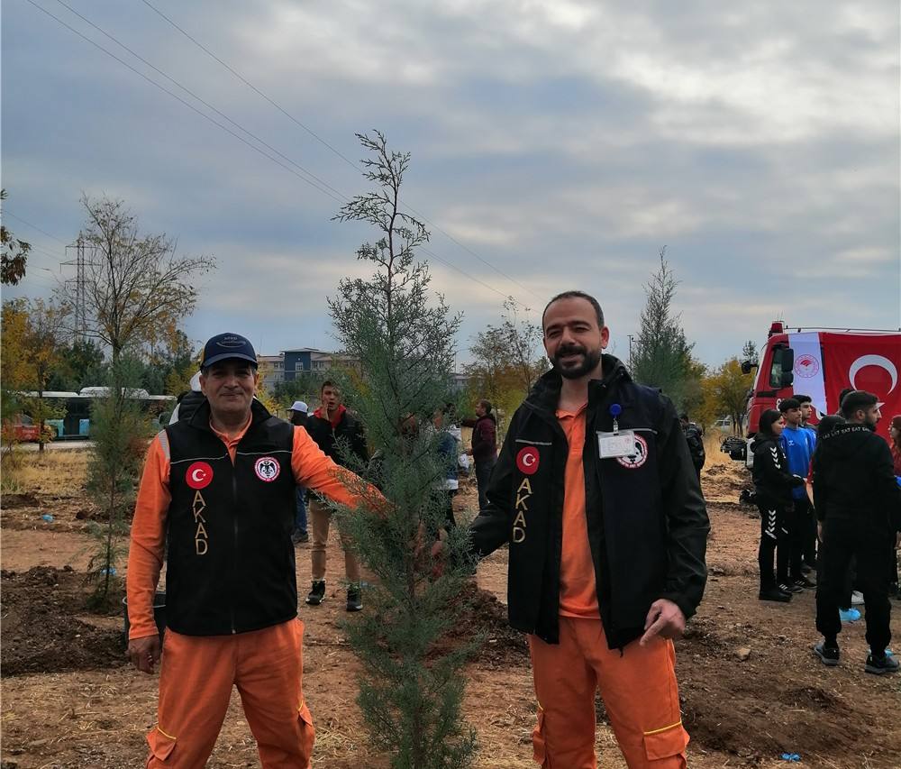 Dİcle Üniversitesi İlahiyat Fakültesinde Fidan Ekimi Etkinliğine Katıldık