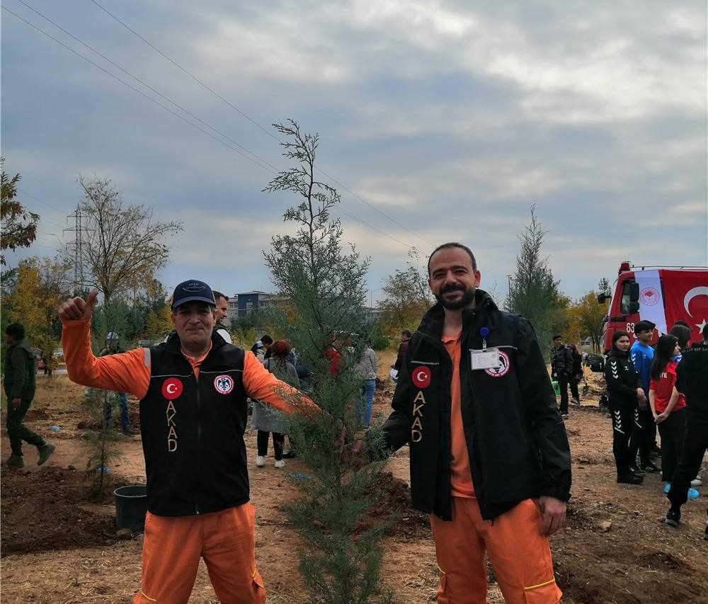 Dİcle Üniversitesi İlahiyat Fakültesinde Fidan Ekimi Etkinliğine Katıldık