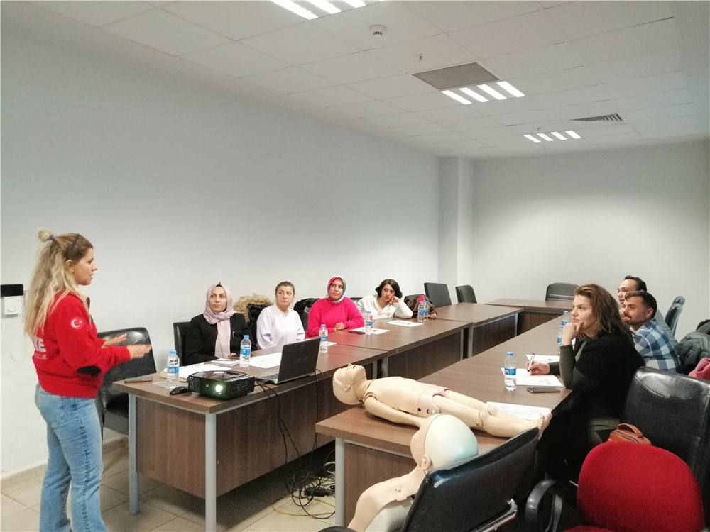 İlk Yardımcı Eğitimlerini İl Sağlık Müdürlüğünde İlk Yardımcı Eğitim Biriminden Aldık