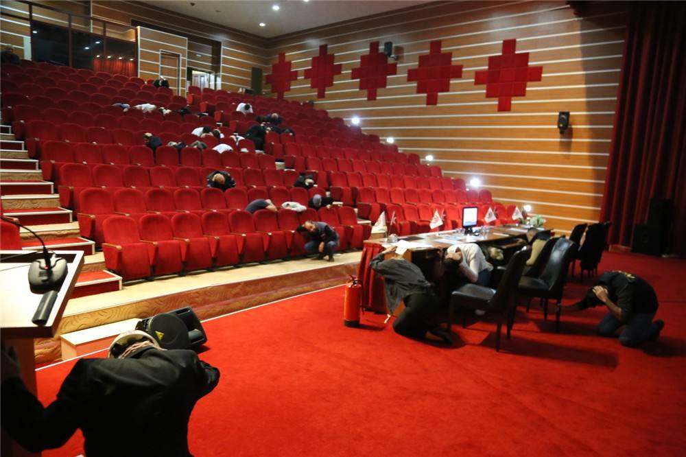 SBU Gazi Yaşargil AEH Çalışanlarına AFET Farkındalık Eğitimi Ve Çök Kapan Tutun Tahliye Tatbikatı Yapıldı