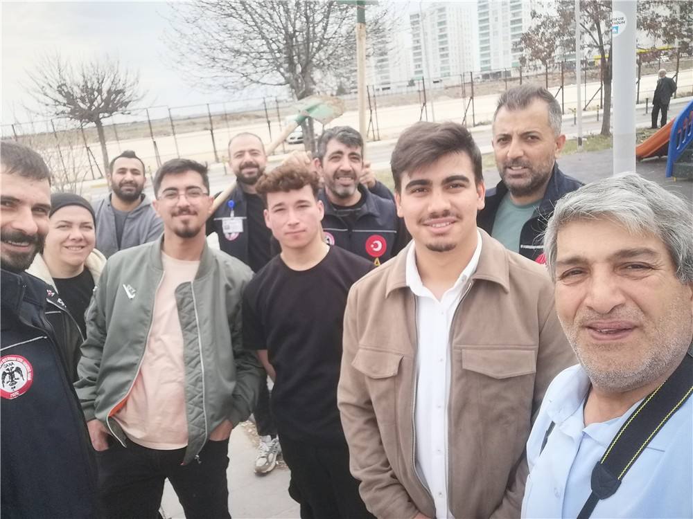 Gazi Yaşargil E.A. Hastanesinin Etrafına Sayın Vali Yardımcımız Fatih Ayaz ile Orman İşletme Müdürlüğüyle Hastane Başhekim ile Fidan Ektik