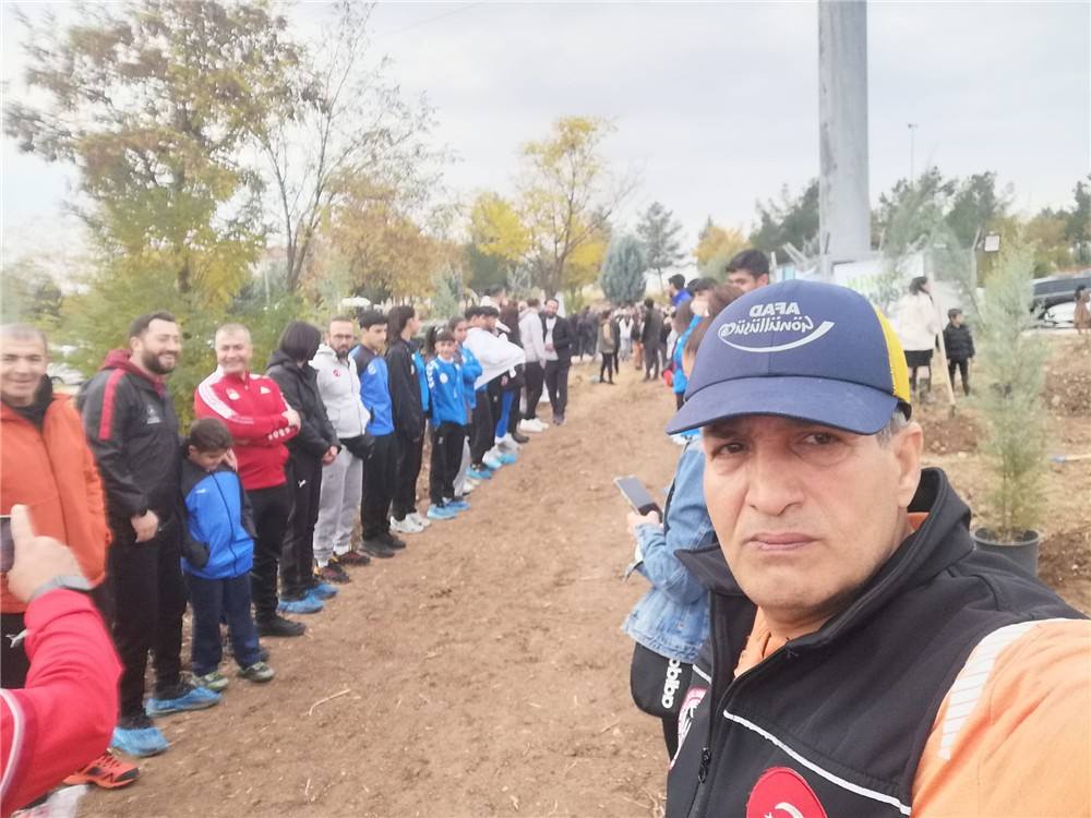 Dİcle Üniversitesi İlahiyat Fakültesinde Fidan Ekimi Etkinliğine Katıldık