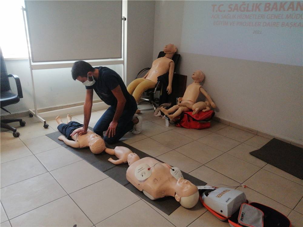 İlk Yardımcı Eğitimlerini İl Sağlık Müdürlüğünde İlk Yardımcı Eğitim Biriminden Aldık