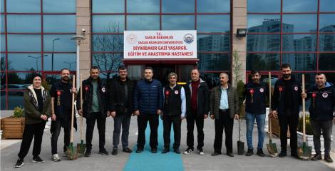 Gazi Yaşargil E.A. Hastanesinin Etrafına Sayın Vali Yardımcımız Fatih Ayaz ile Orman İşletme Müdürlüğüyle Hastane Başhekim ile Fidan Ektik