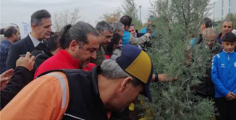 Dİcle Üniversitesi İlahiyat Fakültesinde Fidan Ekimi Etkinliğine Katıldık